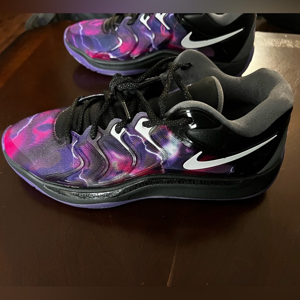 BRAND NEW Nike KD17 Basketball Shoes - Men’s 9 - Galaxy colors